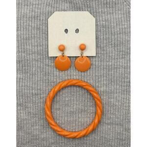 Vintage Crown Trifari Orange Lucite Drop Dangle Earrings Gold Tone Clip On